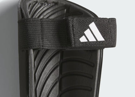 CANILLERAS ADIDAS CON BANDA ELASTICA, COLOR NEGRO ORO