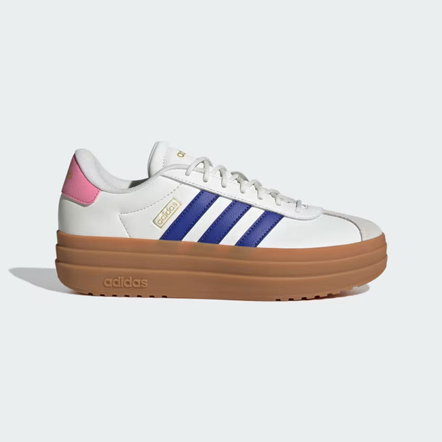 ZAPATILLA ADIDAS BLANCA CON PLATAFORMA LINEAS AZULES - ZAPATILLAS VL COURT BOLD JQ5643