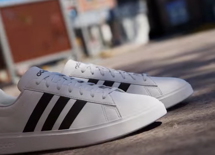 Zapatillas Adidas Blancas con 3 Líneas Negras Grand Court 2.0