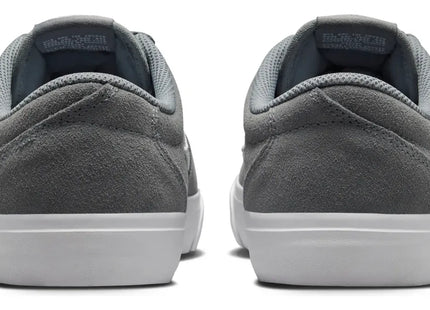 Zapatilla Nike Charge Suede Hombre Gris Blanco Skate