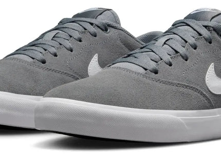 Zapatilla Nike Charge Suede Hombre Gris Blanco Skate